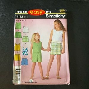 3/20 Simplicity 4152 uncut sewing pattern